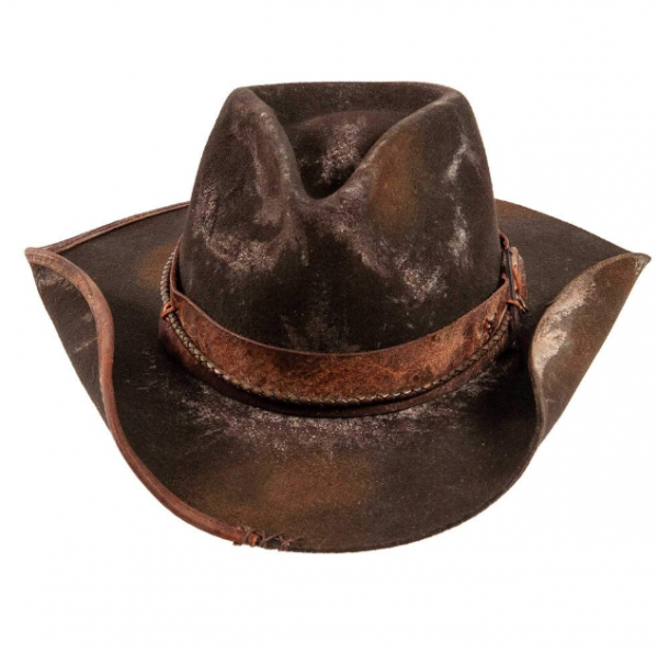 Topi Cowboy Berbahan Suede yang Rustik